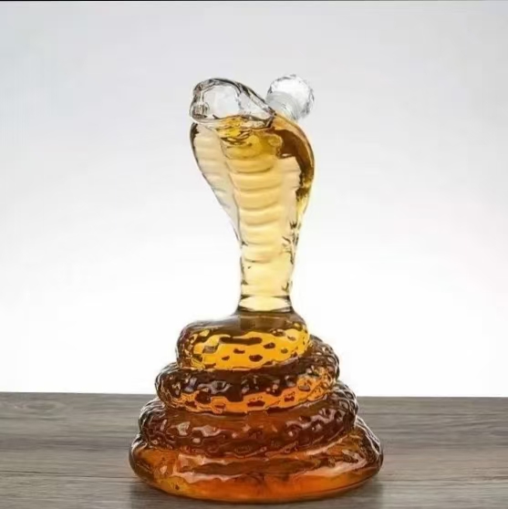 河北华企生产高硼硅玻璃工艺酒瓶十二生肖蛇酒瓶动物异形泡酒器_图片